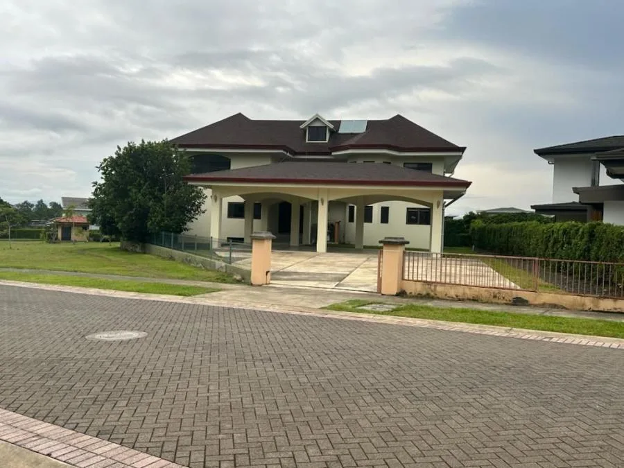 Casa en Venta en Guácima, Alajuela. MLS 24-604 - Venta en Guácima
