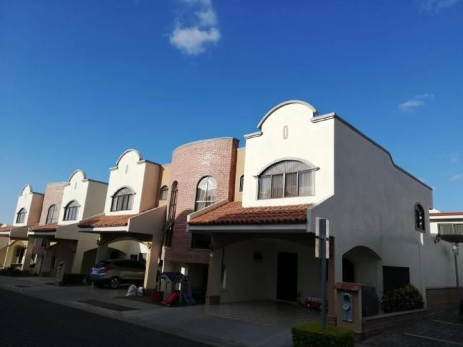 CASA EN ESCAZU SAN JOSE CL22-1251 - Venta en Escazú