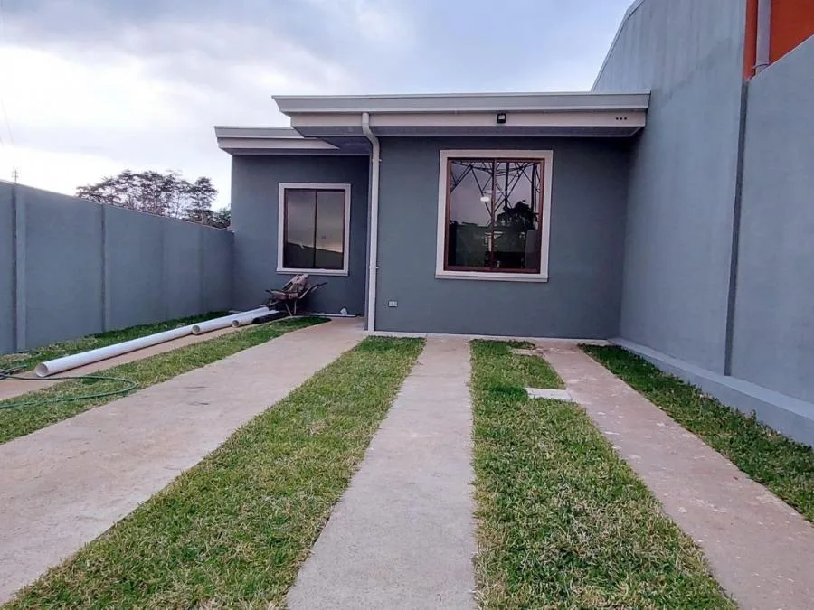 VENTA DE CASA EN SANTO DOMINGO DE HEREDIA CL22-1974 - Venta en Santo Domingo