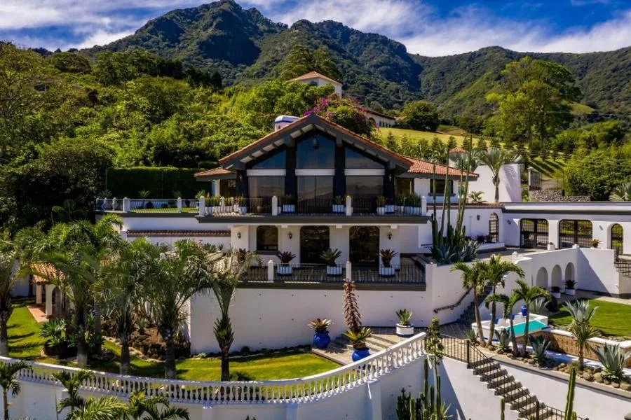 CASA EN VENTA EN ESCAZÚ, cod: CTL 25-143 - Venta en Escazú