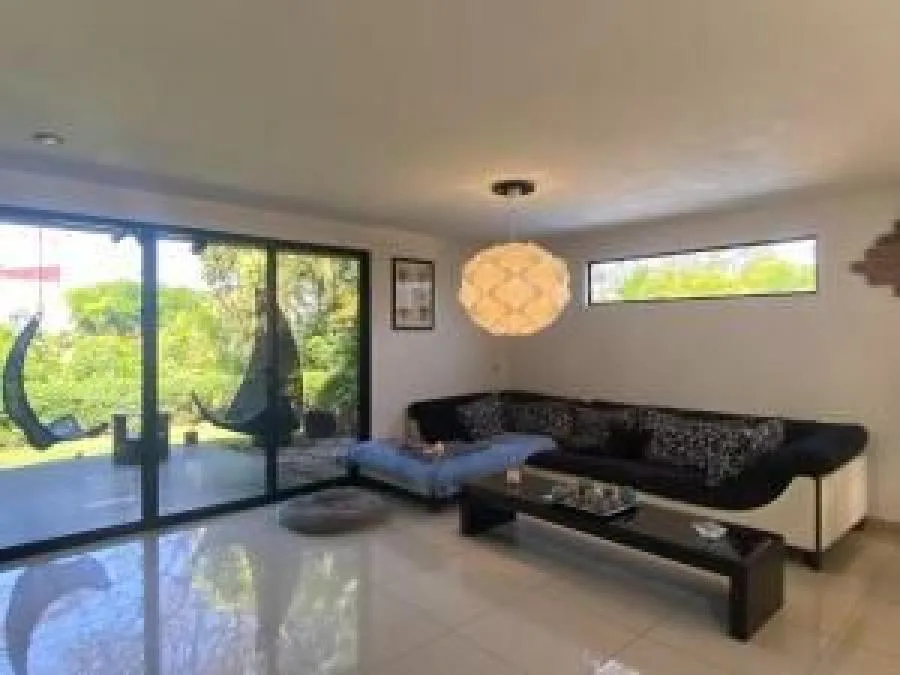Venta de Elegante Casa en Escazú, San José / Mls. 25-524 OFC JB - Venta en Escazú