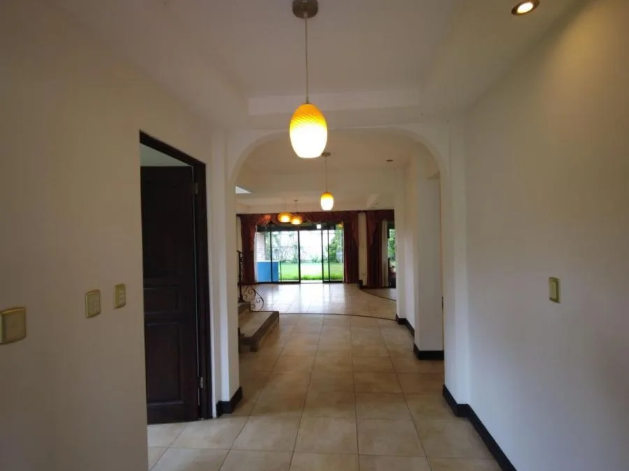 Amplia y Cómoda Casa en Venta en Goicoechea, San José. - Venta en Goicoechea — photo 2