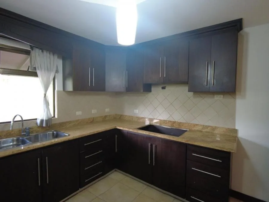 Amplia y Cómoda Casa en Venta en Goicoechea, San José. - Venta en Goicoechea — photo 3