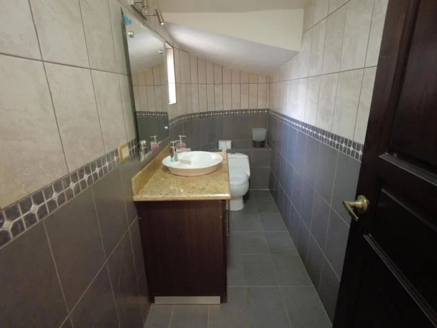 Amplia y Cómoda Casa en Venta en Goicoechea, San José. - Venta en Goicoechea — photo 5