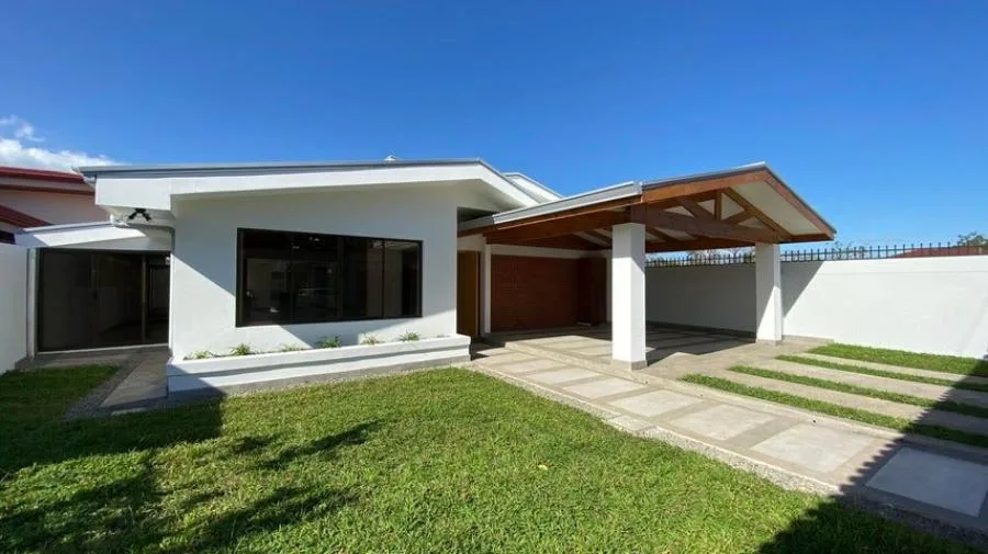 Venta de Casa en Rio Oro, Santa Ana. - Venta en Santa Ana