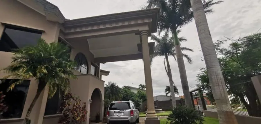Venta de Casa en Guachipelin, Escazú. - Venta en Escazú