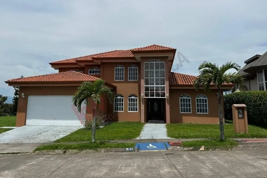 Venta de casa en Lomas del Zurqui, San Isidro de Heredia US$ 690.000 #4587 - Venta en San Isidro