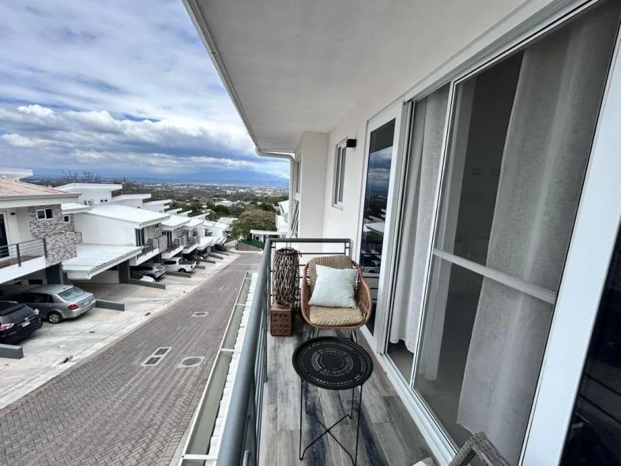 Casa en venta en Santa Ana con vista panorámica, terraza y excelente potencial de inversión #25-1400 - Venta en Santa Ana