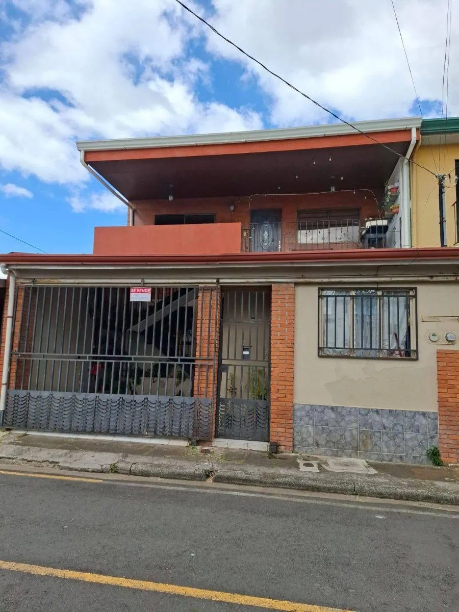 Se Vende 1 Casa y 2 Apartamentos adjuntos - Venta en Anselmo Llorente