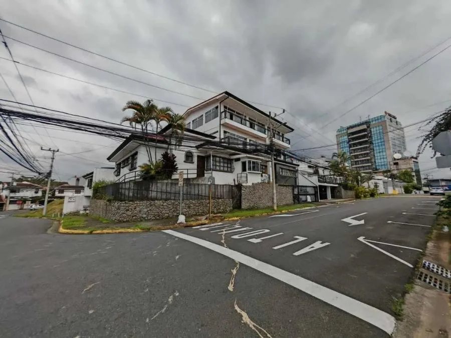 Venta de Casa Esquinera en Francisco Peralta, San José. RAH 26-653 OPORTUNIDAD DE INVERSIÓN - Venta en San José