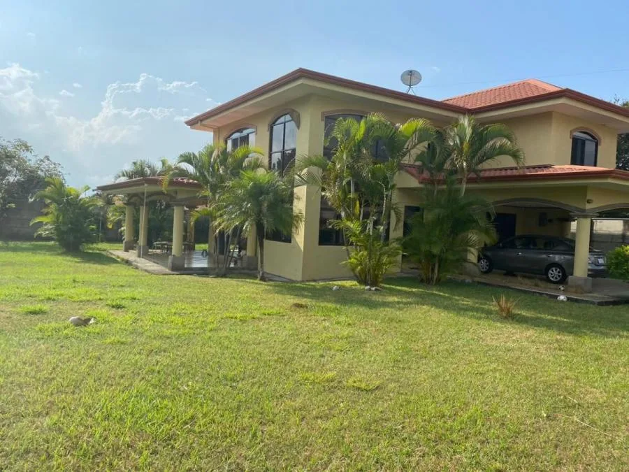 Venta de Casa en Santa Barbara de Heredia en lote de 2420 m2 MGA - Venta en Santa Bárbara