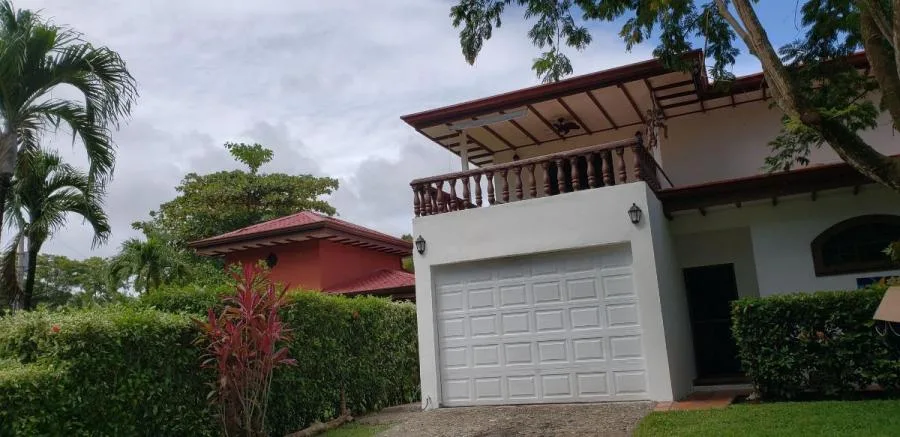 Venta de Casa en Parrita, Puntarenas. RAH 25-1496 - Venta en Parrita