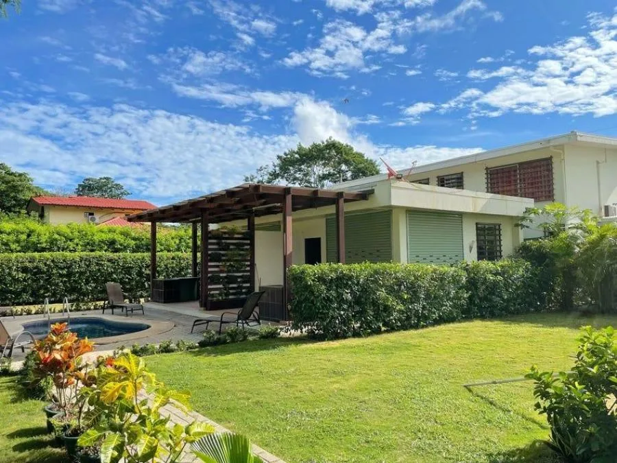VENTA DE HERMOSA CASA DE PLAYA EN TAMARINDO GUANACASTE PBR - Venta en Tamarindo