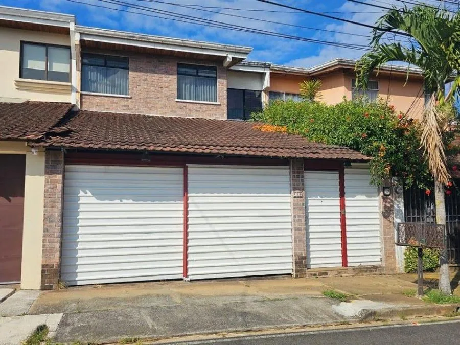 Se vende casa en Residencia Los Anonos, Escazú en 212 000 $ DJ - Venta en Escazú