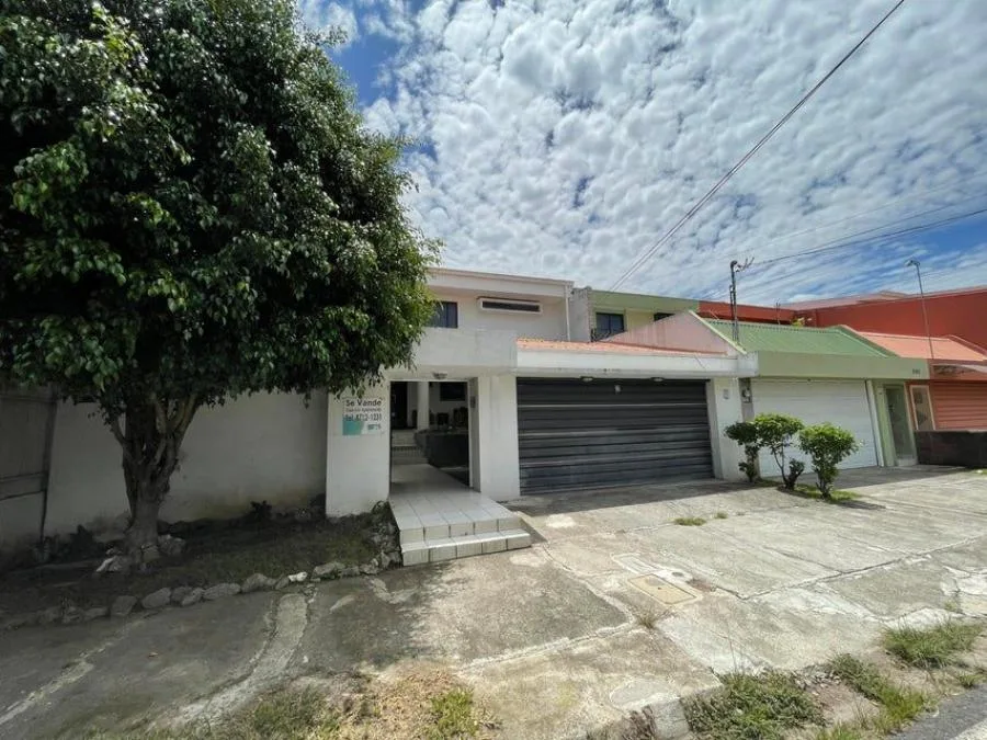 Casa en Venta en Escazú, San José. RAH 22-2638 - Venta en Escazú