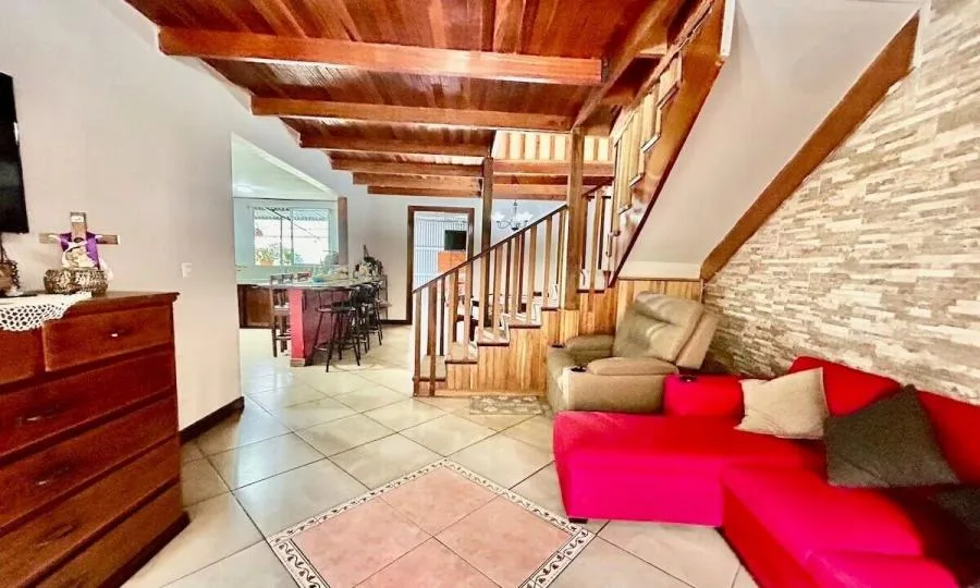 Venta de dos casas en Mercedes, Montes de Oca $450.000 #LL155 - Venta en San José