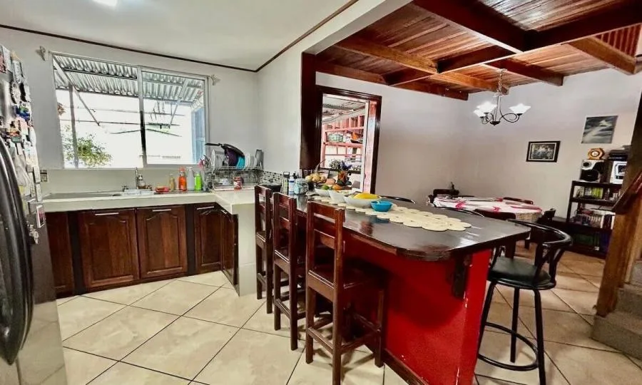 Venta de dos casas en Mercedes, Montes de Oca $450.000 #LL155 - Venta en San José — photo 3