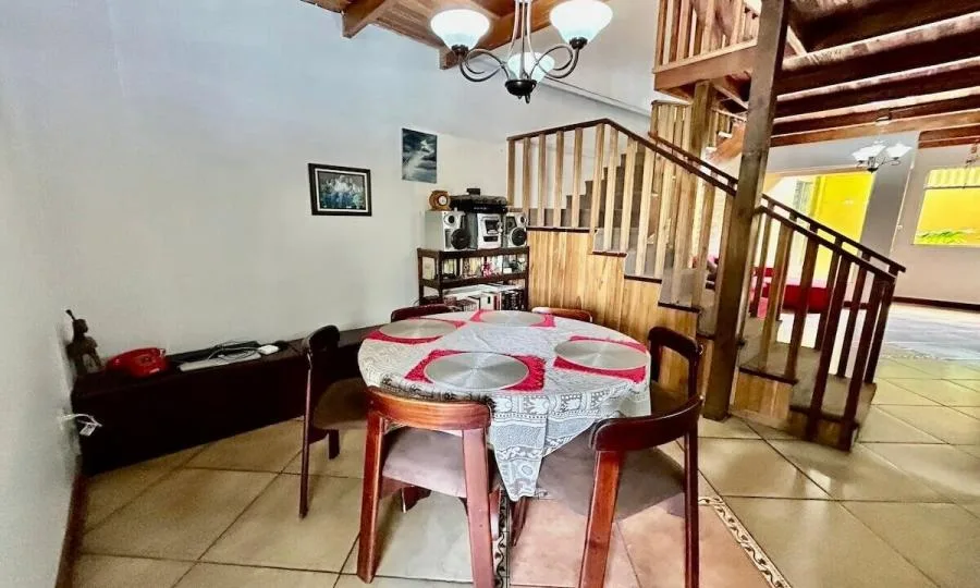 Venta de dos casas en Mercedes, Montes de Oca $450.000 #LL155 - Venta en San José — photo 4