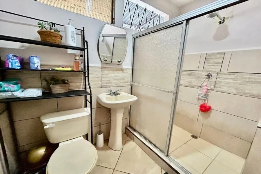 Venta de dos casas en Mercedes, Montes de Oca $450.000 #LL155 - Venta en San José — photo 5