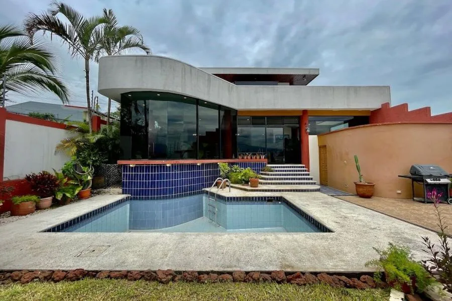 Venta de casa con piscina en Geroma, Pavas $390.000 #LL135 - Venta en Pavas