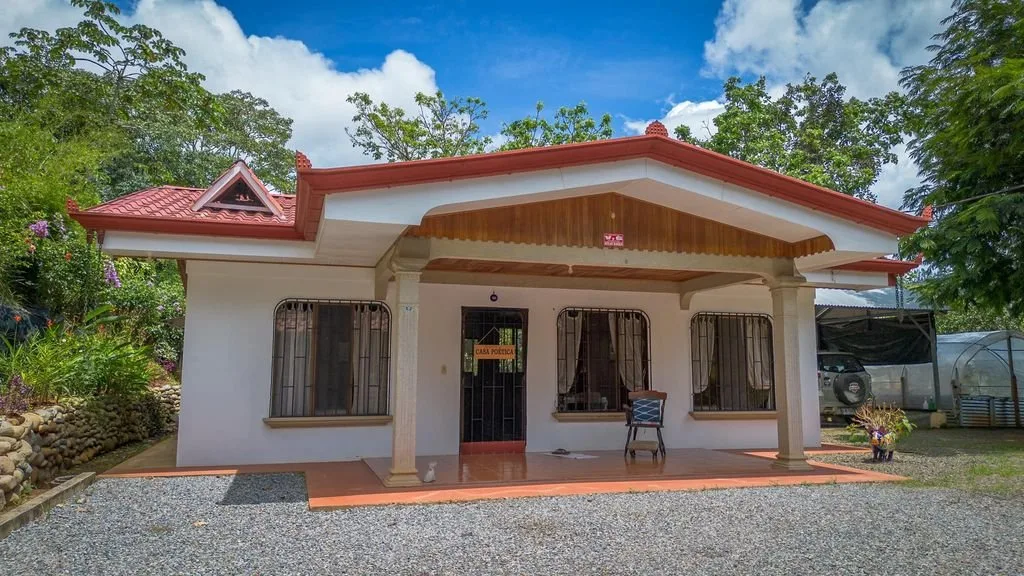 CASA ENCANTADORA CON INVERNADERO Y SEGURIDAD EN LA PALMA, PEREZ ZELEDON - Venta en Pérez Zeledón