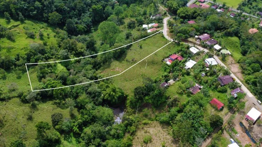 PROPIEDAD DE 10,000 m² EN MIRAFLORES, PÉREZ ZELEDÓN – TERRENO LISTO PARA CONSTRUIR CON QUEBRADA Y CL - Venta en Perez Zeledón