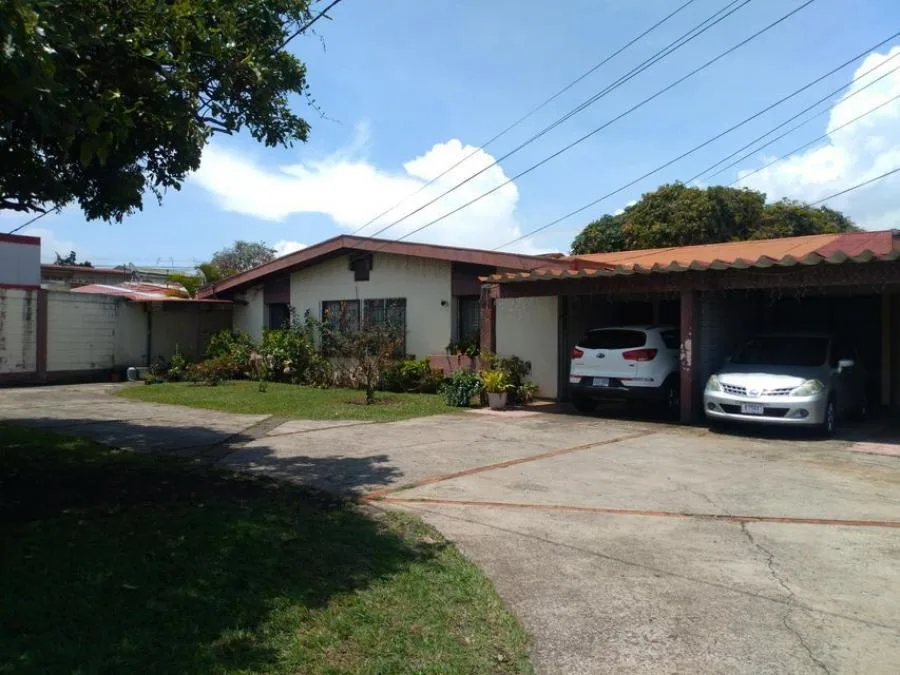 Venta de cuatro casas en amplio lote en Los Colegios de Moravia RAH 231160 - Venta en Moravia — photo 5