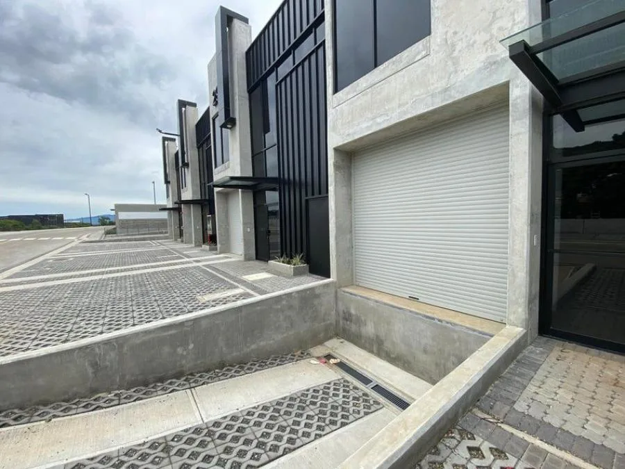 Casa en condominio céntrico con piscina y cancha de tenis en Escazú #26-478 GS - Venta en Escazú