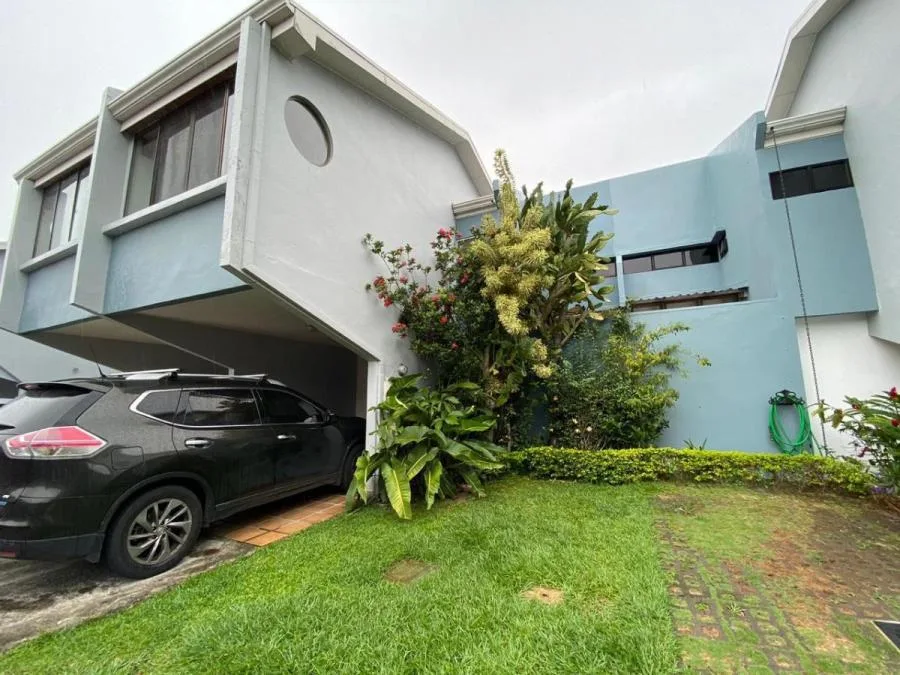 CASA EN VENTA EN LA URUCA, SAN JOSÉ RAH 24317  - Venta en Uruca