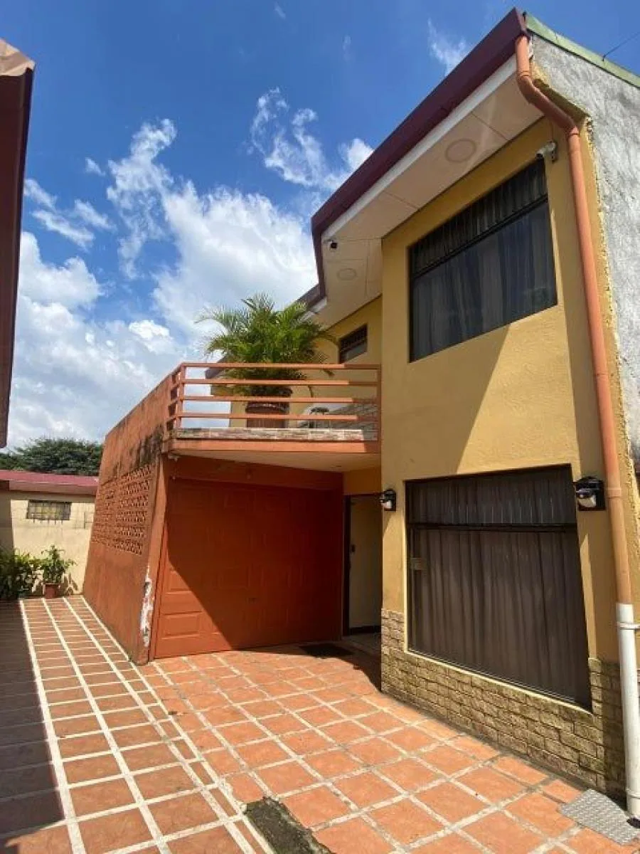 CASA CON CUATRO HABITACIONES EN VENTA EN FLORES, cod: CTL 25-1642 - Venta en Flores