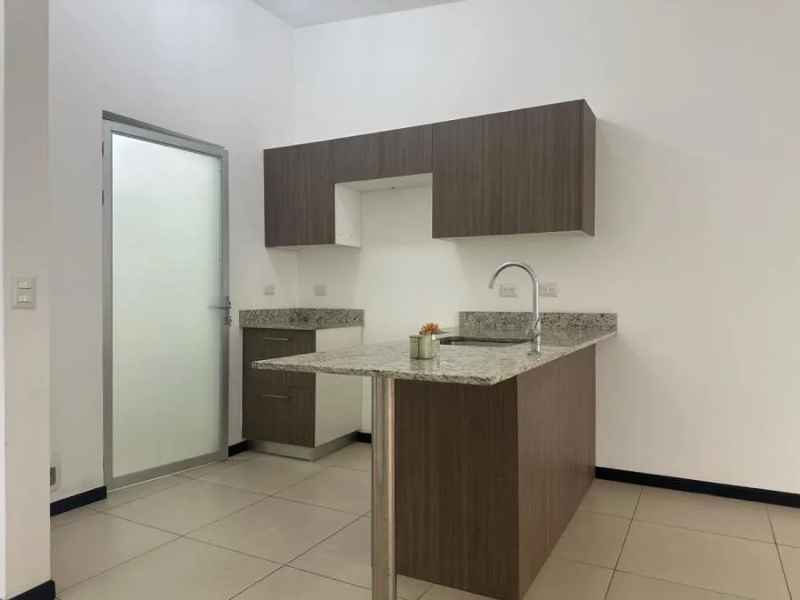 Venta casa 3 habitaciones con patio amplio y doble acceso #26-1529 GS - Venta en Alajuela