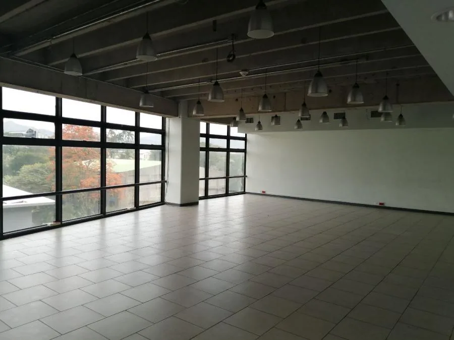 Venta edificio comercial esquinero alto flujo 552 m² #26-1870 GS - Venta en Montes de Oca