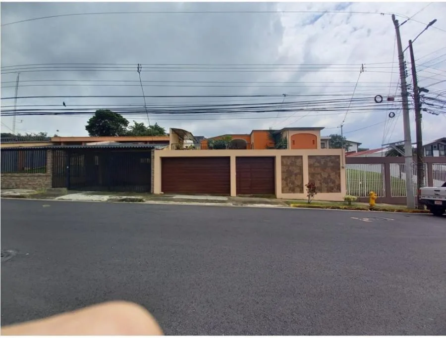 Venta de casa en Los Colegios Norte, Moravia US$330,000 #JM56 - Venta en San Vicente