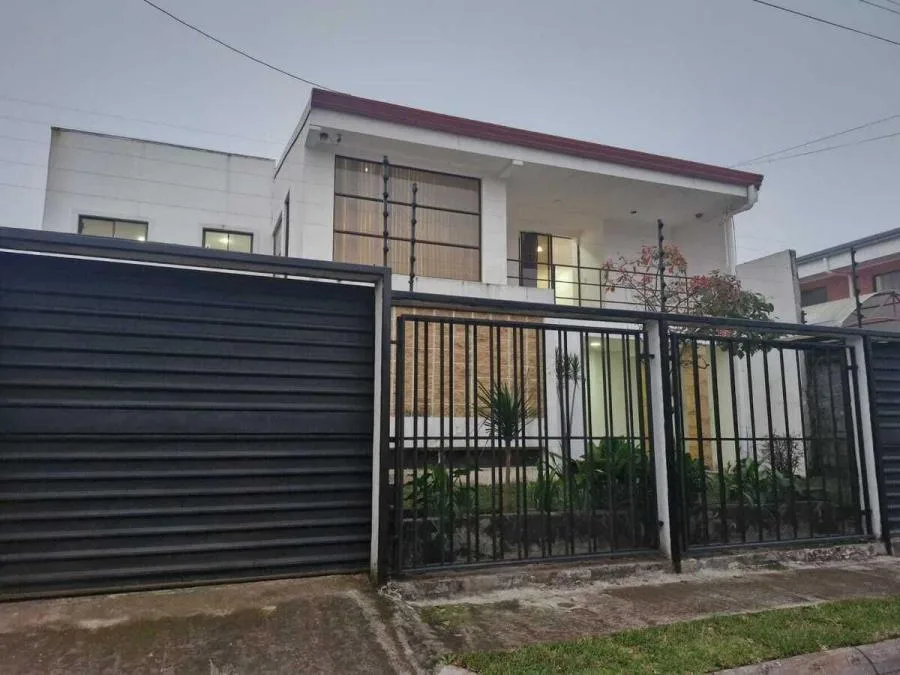 Venta de casa en Residencial Quizarco, Santo Domingo de Heredia US$ 240,000 #5898 - Venta en Santo Domingo