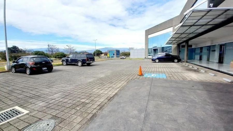 Alquiler de Local Comercial en Uruca, Santa Ana. RAH 24-1584 - Alquiler / Renta en Uruca