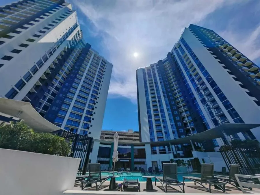 Venta de apartamento en piso 13 de condominio Núcleo Sabana, San José US$ 245,000 #7093  - Venta en San José — photo 2