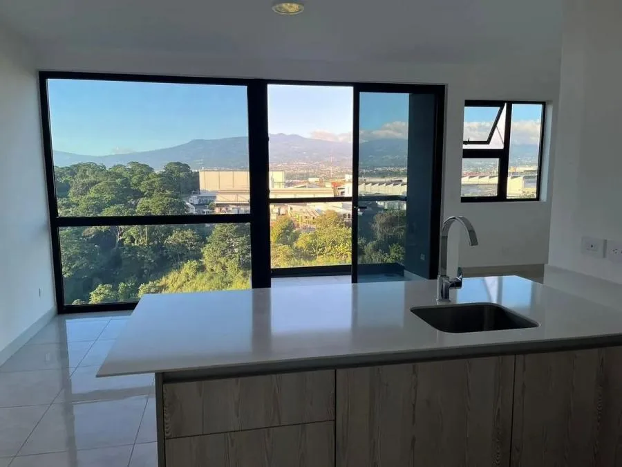Venta de apartamento en piso 13 de condominio Núcleo Sabana, San José US$ 245,000 #7093  - Venta en San José — photo 4