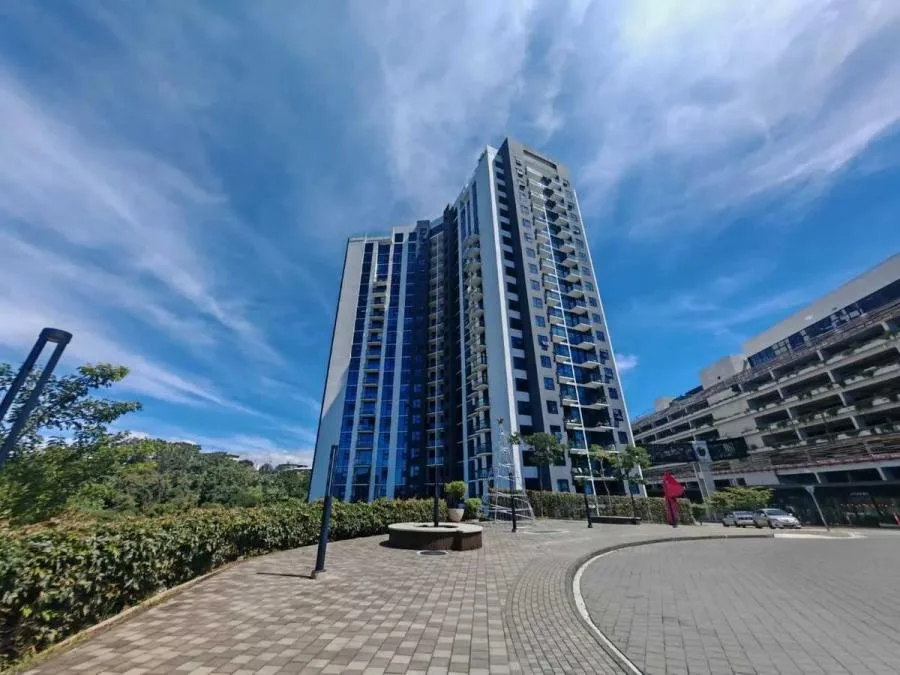Venta de apartamento en piso 13 de condominio Núcleo Sabana, San José US$ 245,000 #7093  - Venta en San José — photo 5