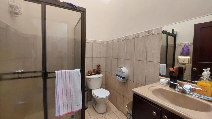 Venta de hermosa y segura casa en San Sebastián. #22-1317 - Venta en San José — photo 3