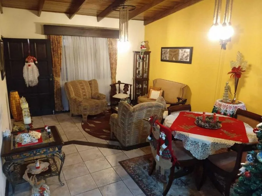 Casa en Venta Con Acabados de Madera Heredia, Heredia - Venta en Heredia