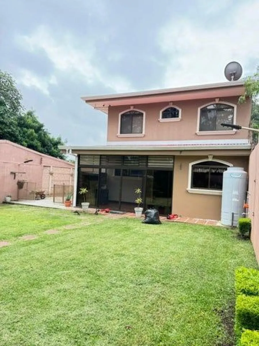  Se alquila hermosa casa en excelente zona de Escazu - Alquiler / Renta en San José — photo 2