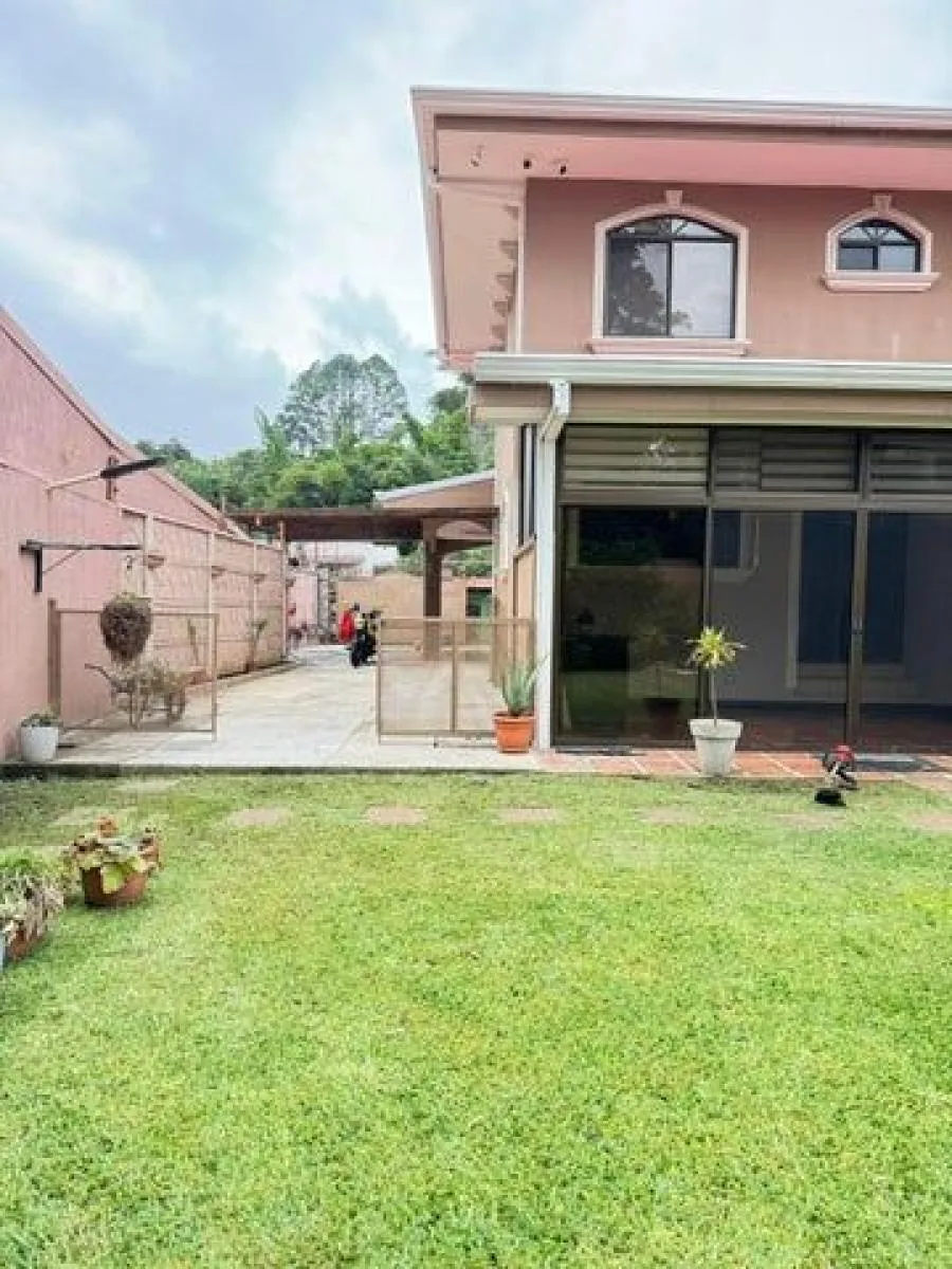  Se alquila hermosa casa en excelente zona de Escazu - Alquiler / Renta en San José — photo 3