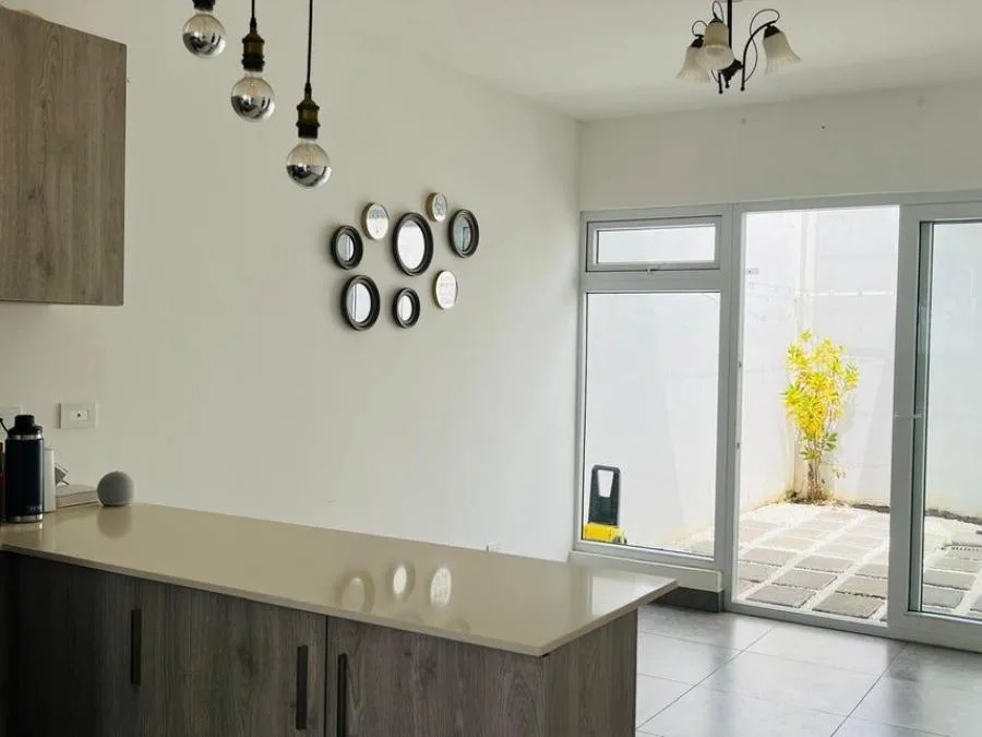 Casa en venta en condominio con terraza y amenidades en excelente ubicación en Heredia #26-1600 GS - Venta en Heredia