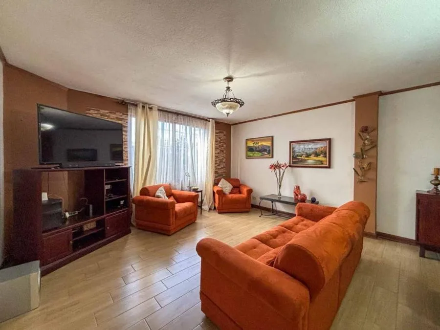 Venta de casa en calle cerrada en Sabanilla, Montes de Oca #FE002 - Venta en Montes de Oca — photo 2
