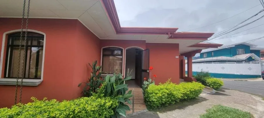 MLS-25-480 LS VENTA PROPIEDAD CON 2 APARTAMENTOS GUADALUPE CARTAGO  - Venta en Guadalupe