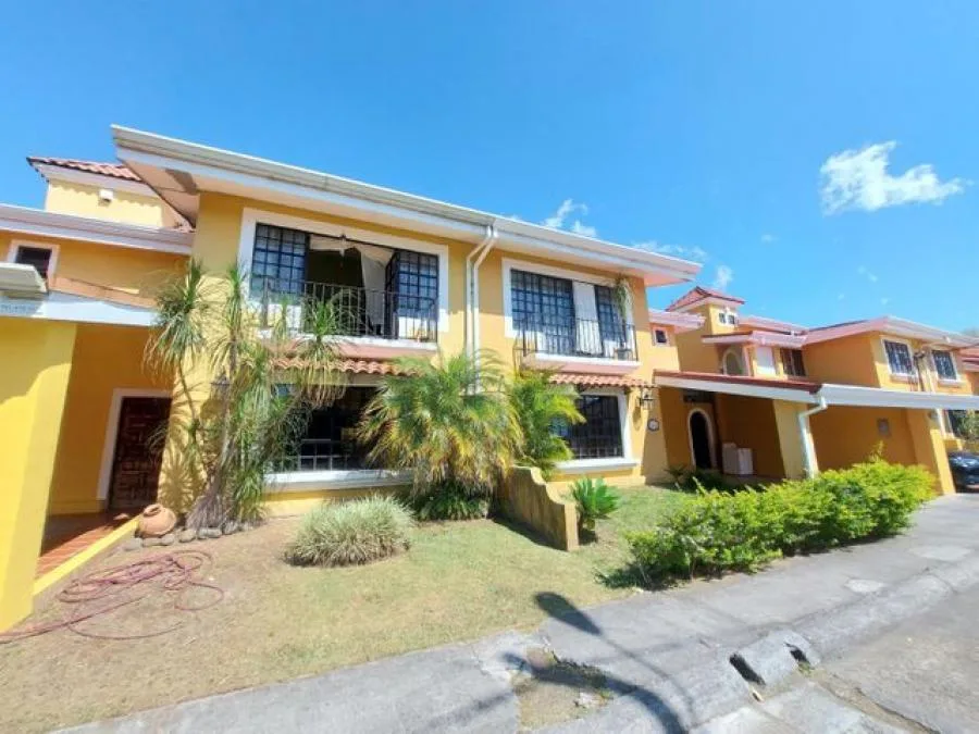 Venta de amplia y hermosa casa en Vázquez de Coronado. #22-567 - Venta en Vasquez de Coronado