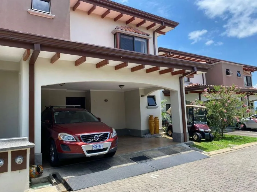 Venta de Casa Esquinera en Turrúcares-Alajuela. - Venta en Alajuela