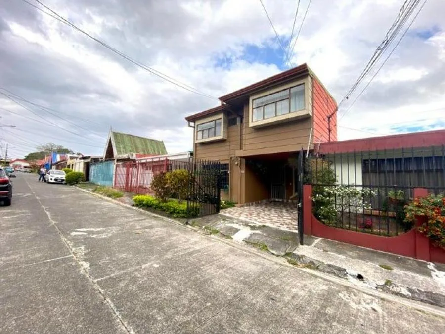 Casa de cuatro habitaciones en venta en Urb Lomas de Tepeyac RAH 231851 - Venta en Goicoechea