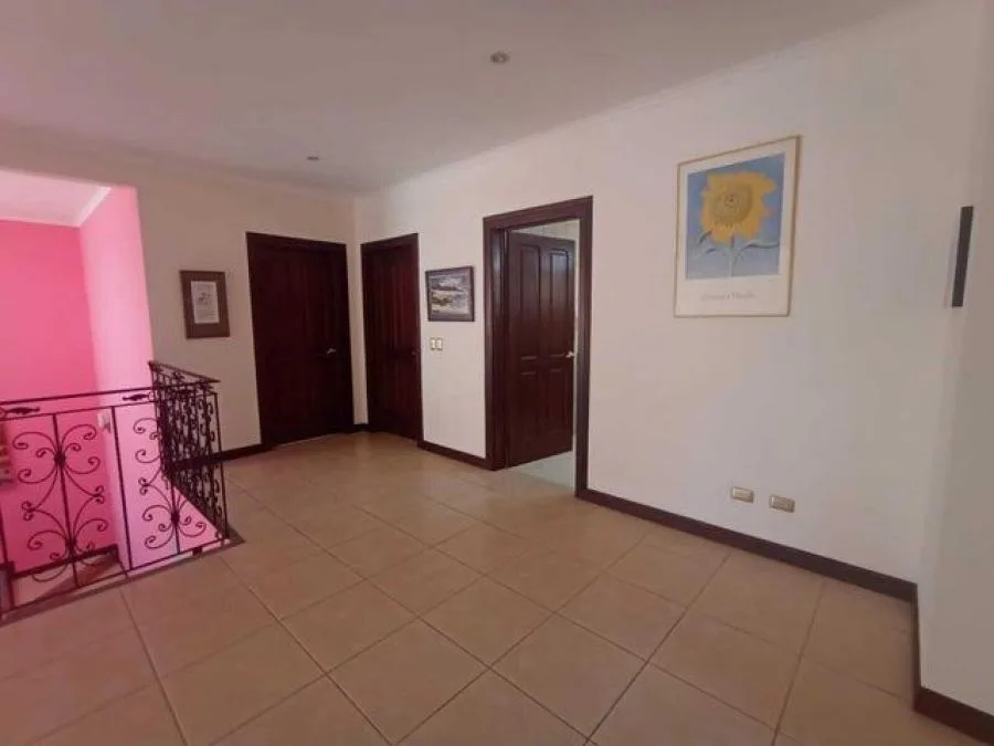 Venta de Espectacular Casa en Moravia / Mls. 26-906 OFC JB - Venta en Moravia — photo 3