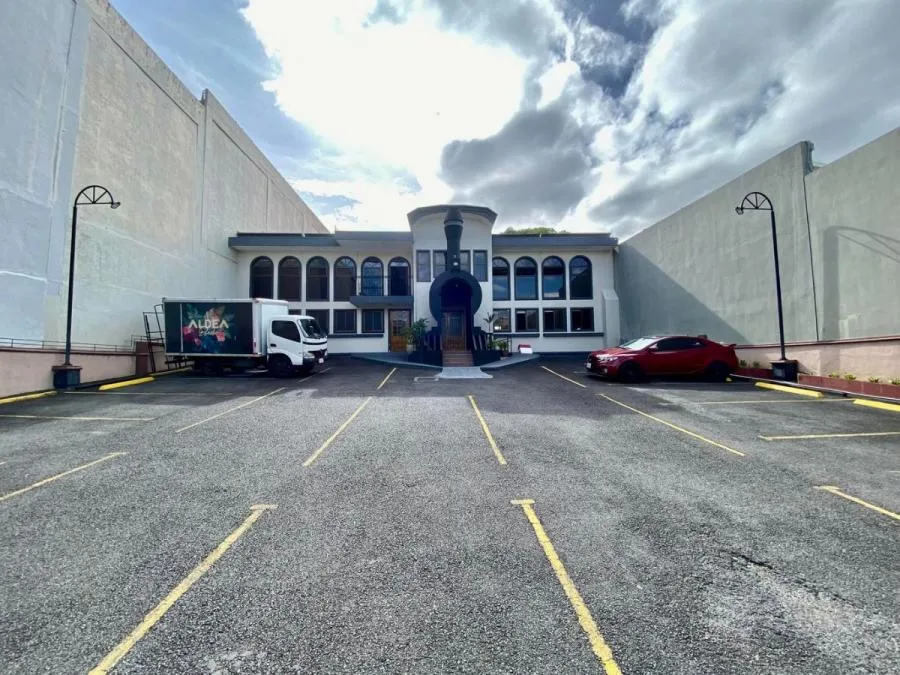 Centro comercial con 12 locales en zona exclusiva del oeste de San José #25-1838 GS - Venta en Escazú